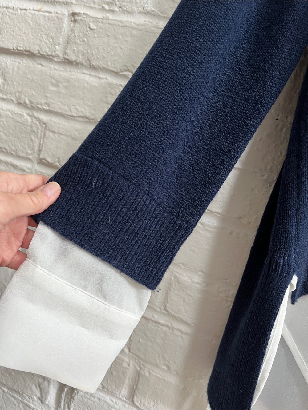 BROCHU WALKER Blue V-Neck Long sleeve Sweater Layered Look Sewn in White Shirt - Picture 7 of 16